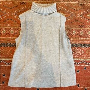 Sleeveless turtle neck